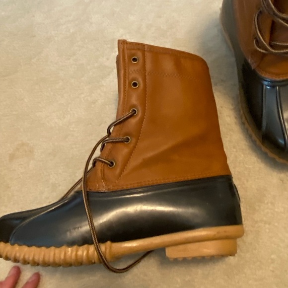 Womens gently used duck boots. - Picture 3 of 3